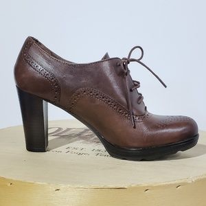 Brown leather lace up oxford heels - gorgeous